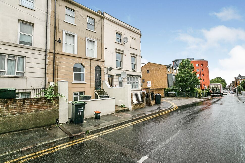 Main image of 1 bedroom  Room to rent, Parrock Street, Gravesend, Kent, DA12