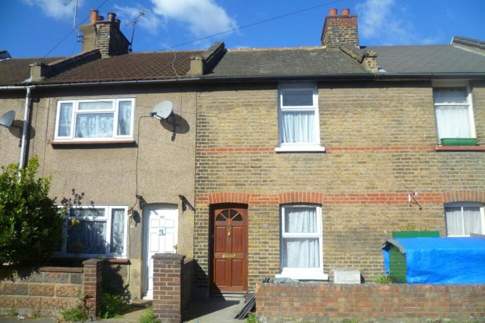 Main image of 2 bedroom Mid Terrace House to rent, Railway Street, Northfleet, Kent, DA11