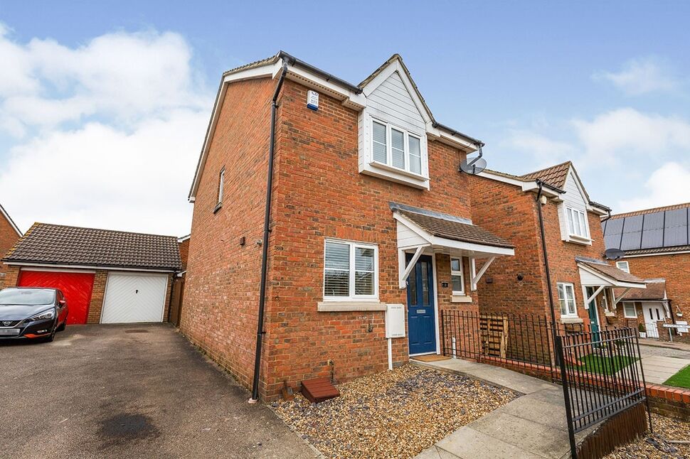 Main image of 3 bedroom Semi Detached House to rent, Gravesend, Kent, DA11