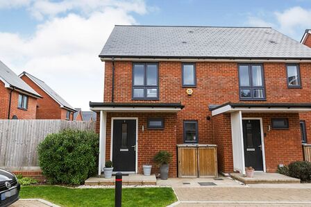 Marlowe Close, 2 bedroom Semi Detached House to rent, &pound;1,650 pcm