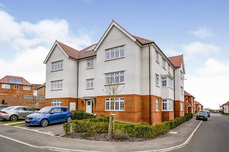 Frost Close, 2 bedroom  Flat to rent, £1,500 pcm
