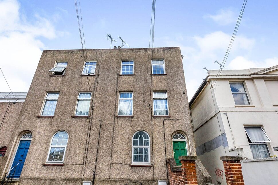 Main image of Flat to rent, Dover Road, Northfleet, Kent, DA11
