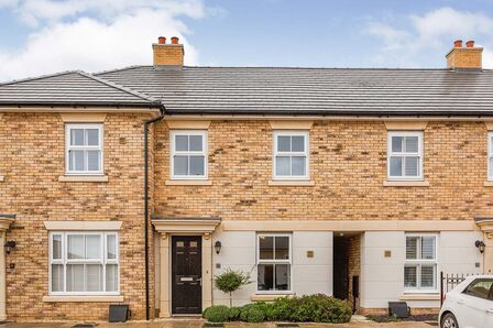 Mason Avenue, 2 bedroom Mid Terrace House to rent, &pound;1,850 pcm