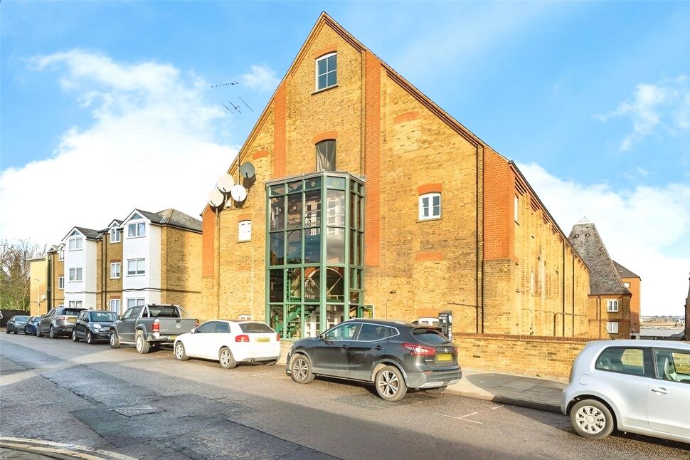 Main image of 1 bedroom Flat to rent, Clifton Road, Gravesend, Kent, DA11