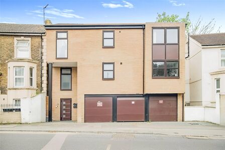 New House, 1 bedroom  Flat to rent, £1,100 pcm