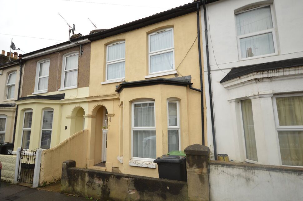 Main image of 3 bedroom Mid Terrace House to rent, St. Johns Road, Gravesend, Kent, DA12