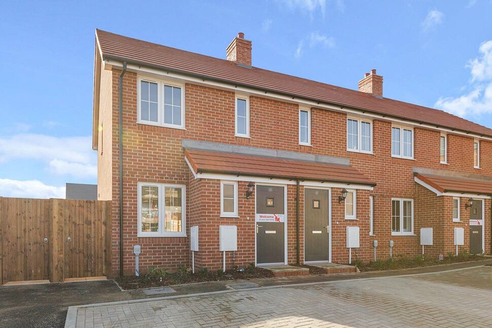 Main image of 2 bedroom House to rent, Hectare Lane, Gravesend, Kent, DA11