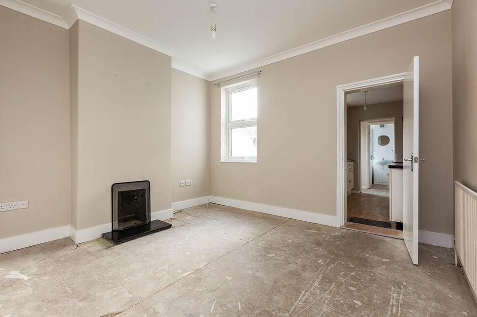 3 bedroom Mid Terrace House for sale, Dover Road, Northfleet, DA11 £