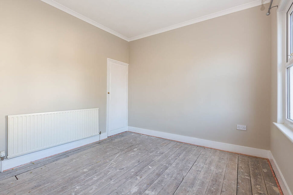 3 bedroom Mid Terrace House for sale, Dover Road, Northfleet, DA11 £