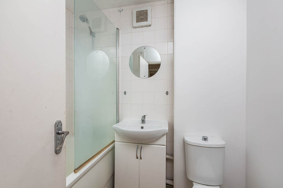 3 bedroom Mid Terrace House for sale, Dover Road, Northfleet, DA11 £