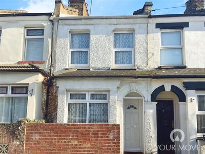 Gordon Road, 2 bedroom Mid Terrace House to rent, £1,500 pcm