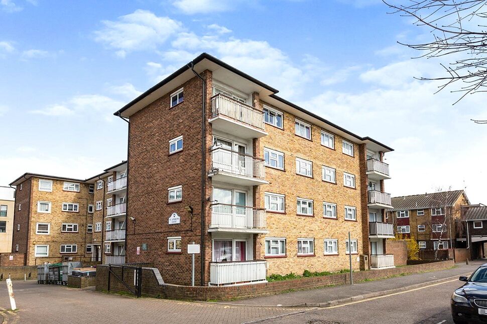 Main image of 2 bedroom  Flat to rent, Queen Street, Gravesend, Kent, DA12