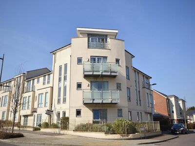 Springhead Parkway, 2 bedroom  Flat to rent, £1,750 pcm