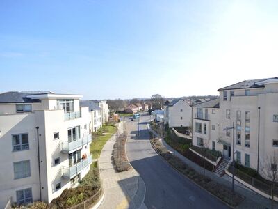 Springhead Parkway, 2 bedroom  Flat to rent, £1,550 pcm