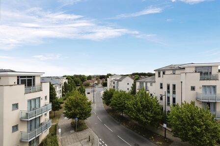 Springhead Parkway, 2 bedroom  Flat to rent, £1,675 pcm