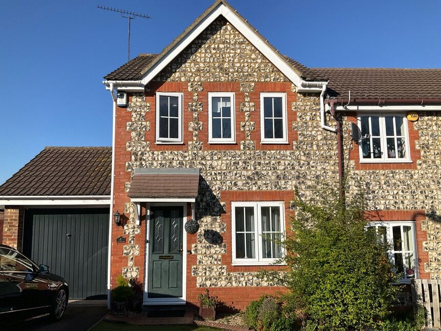 Main image of 2 bedroom House to rent, Rosebank Gardens, Northfleet, Kent, DA11