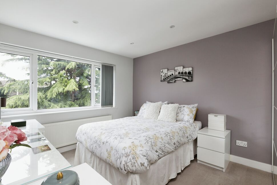 5 bedroom Detached House for sale, Bader Walk, Northfleet, DA11 £550,000