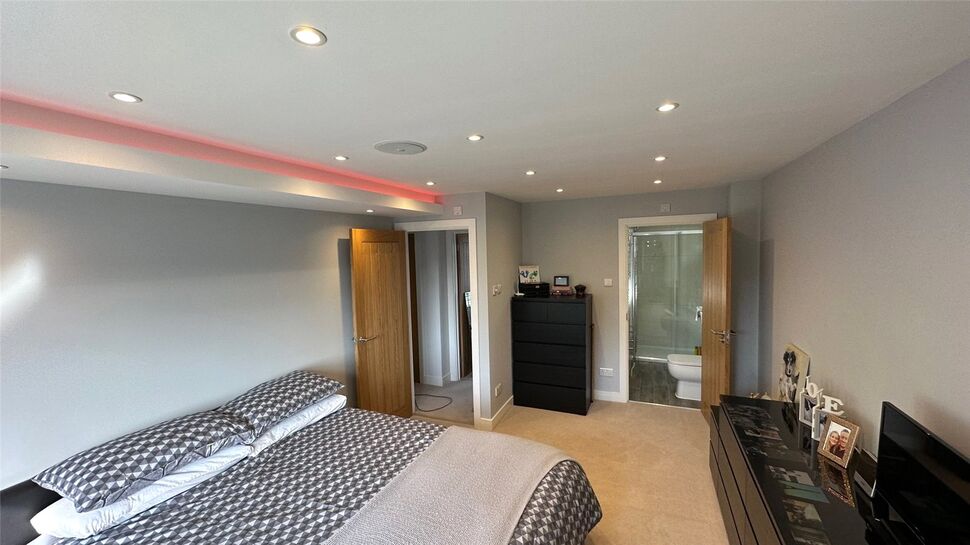 5 bedroom Detached House for sale, Bader Walk, Northfleet, DA11 £550,000