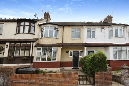 3 bedroom Mid Terrace House to rent