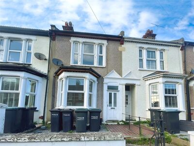 Gravesend, 3 bedroom Mid Terrace House to rent, £1,700 pcm