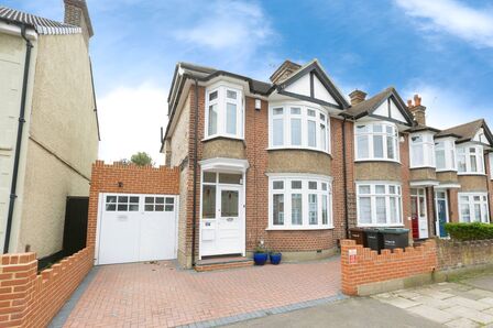 4 bedroom End Terrace House for sale