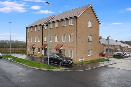 Cornfield Drive, 2 bedroom Flat to rent, &pound;1,700 pcm