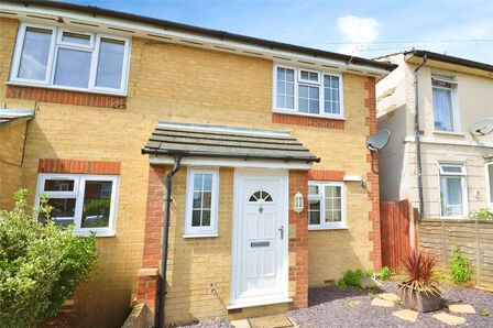 Dover Road, 2 bedroom Mid Terrace House to rent, £1,500 pcm