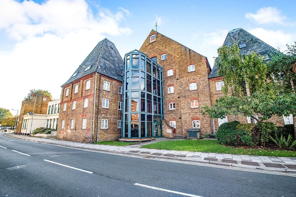 Main image of 1 bedroom Flat for sale, Clifton Road, Gravesend, Kent, DA11