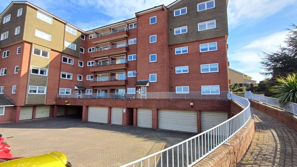 Main image of 2 bedroom Flat for sale, Spring Grove, Gravesend, Kent, DA12