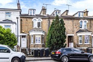 Main image of 1 bedroom  Flat for sale, Darnley Street, Gravesend, Kent, DA11