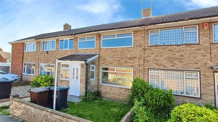 3 bedroom Mid Terrace House for sale