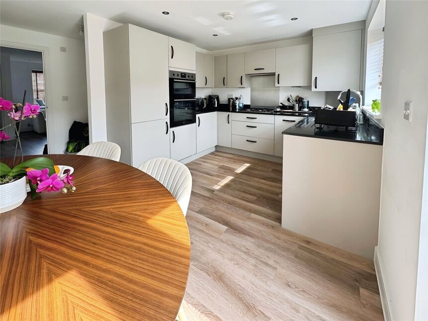 Main image of 1 bedroom  Room to rent, Kember Close, Castle Hill, Swanscombe, DA10