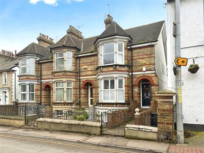 Old Road East, 3 bedroom End Terrace House to rent, £2,200 pcm