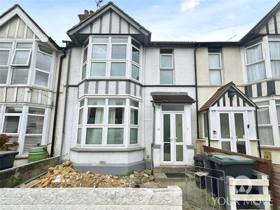 Park Avenue, 4 bedroom Mid Terrace House to rent, £2,000 pcm