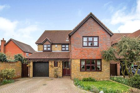 The Mead, 4 bedroom Detached House to rent, £2,500 pcm