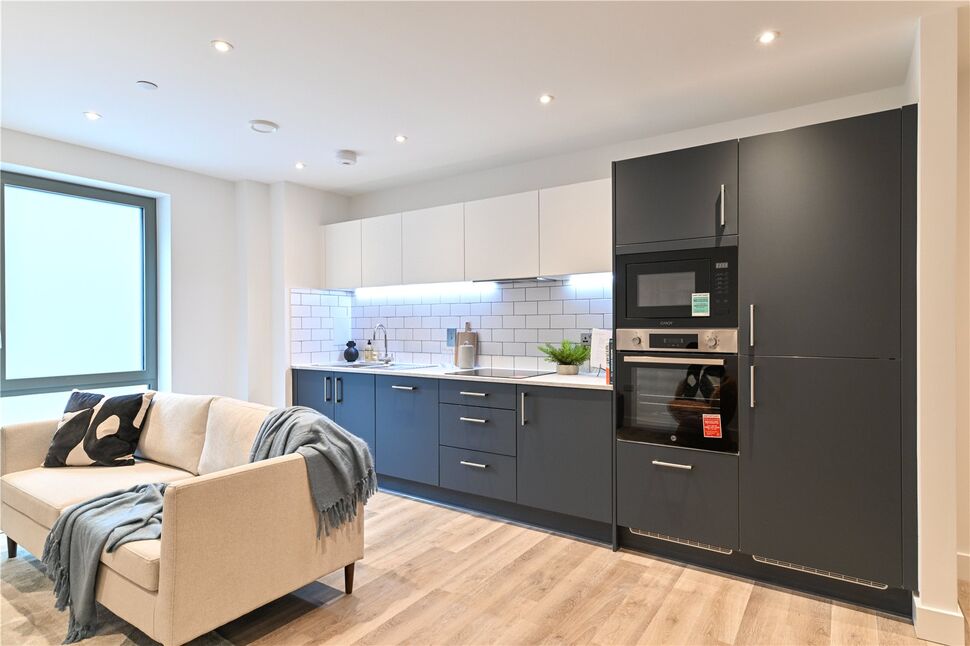 Main image of 1 bedroom  Flat to rent, Bank Street, Gravesend, Kent, DA12