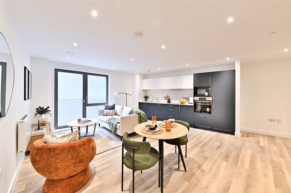 Main image of 1 bedroom  Flat to rent, Bank Street, Gravesend, Kent, DA12