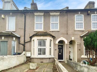 Old Road West, 3 bedroom Mid Terrace House to rent, &pound;1,575 pcm