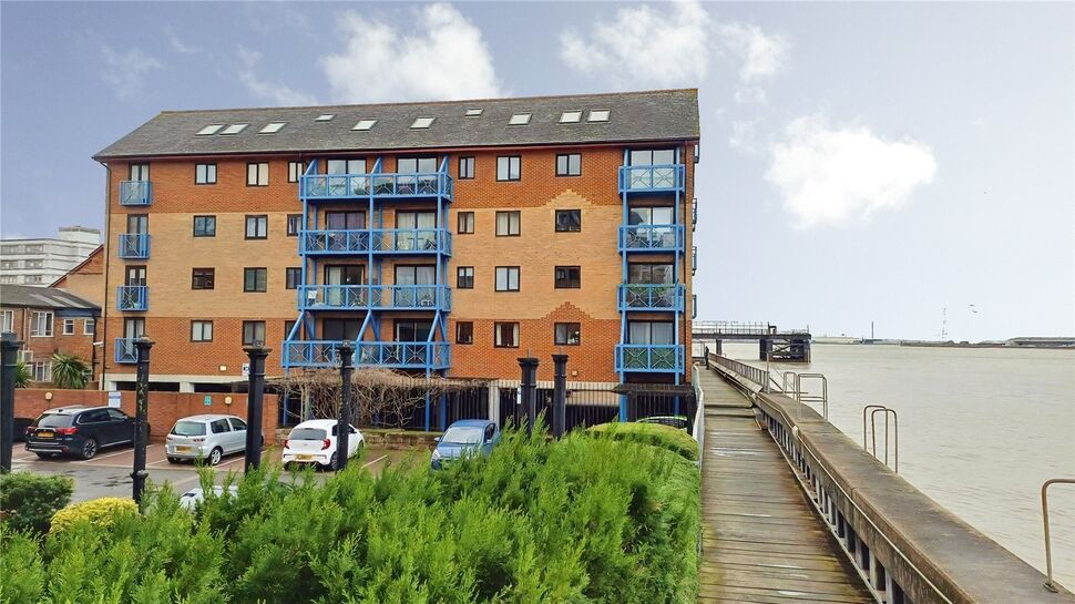 Main image of 2 bedroom Flat for sale, West Street, Gravesend, Kent, DA11