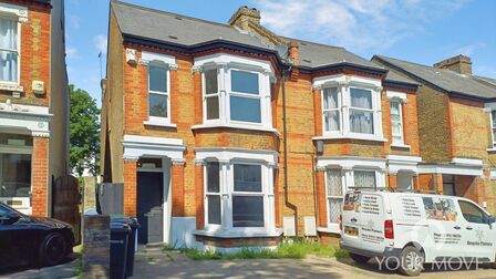 5 bedroom Semi Detached House for sale