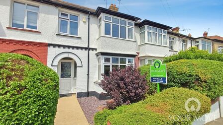 3 bedroom Mid Terrace House for sale