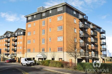 Clifton Marine Parade, 3 bedroom Flat to rent, &pound;1,625 pcm