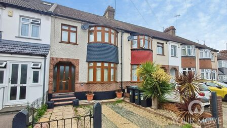3 bedroom Mid Terrace House for sale