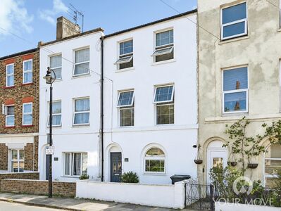 5 bedroom Mid Terrace House for sale
