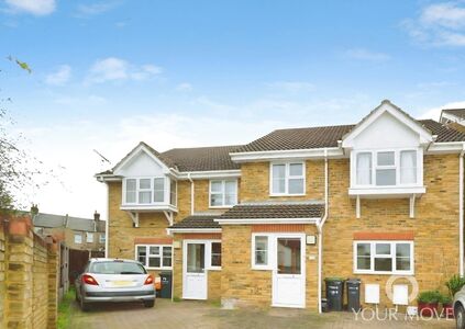 Brook Road, 3 bedroom Mid Terrace House to rent, &pound;1,700 pcm