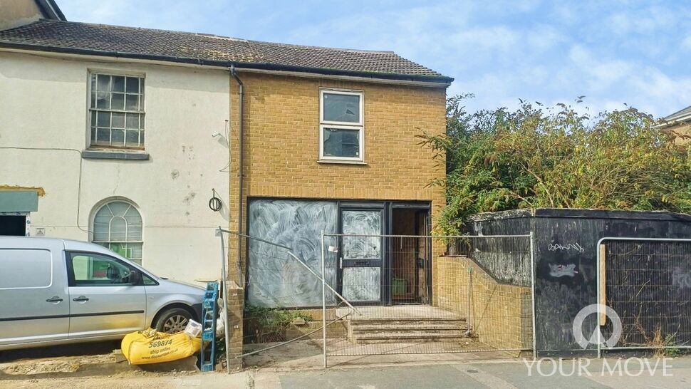 Main image of 1 bedroom End Terrace House for sale, Wrotham Road, Gravesend, Kent, DA11