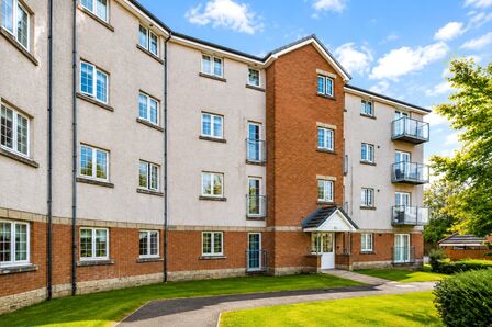 Stewartfield Gardens, 2 bedroom Flat to rent, &pound;950 pcm