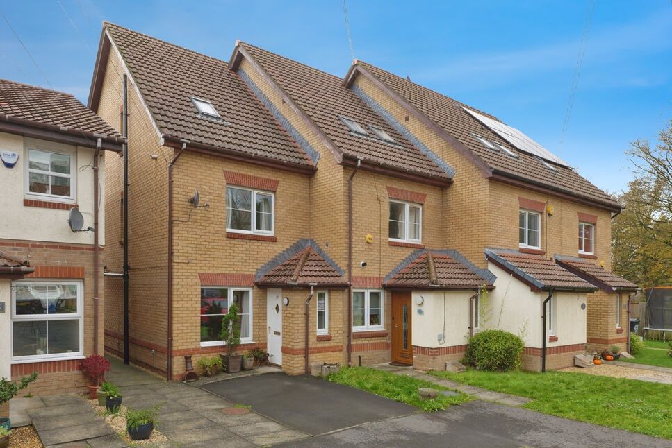 Main image of 3 bedroom End Terrace House for sale, Berryknowes Drive, Glasgow, Glasgow City, G52