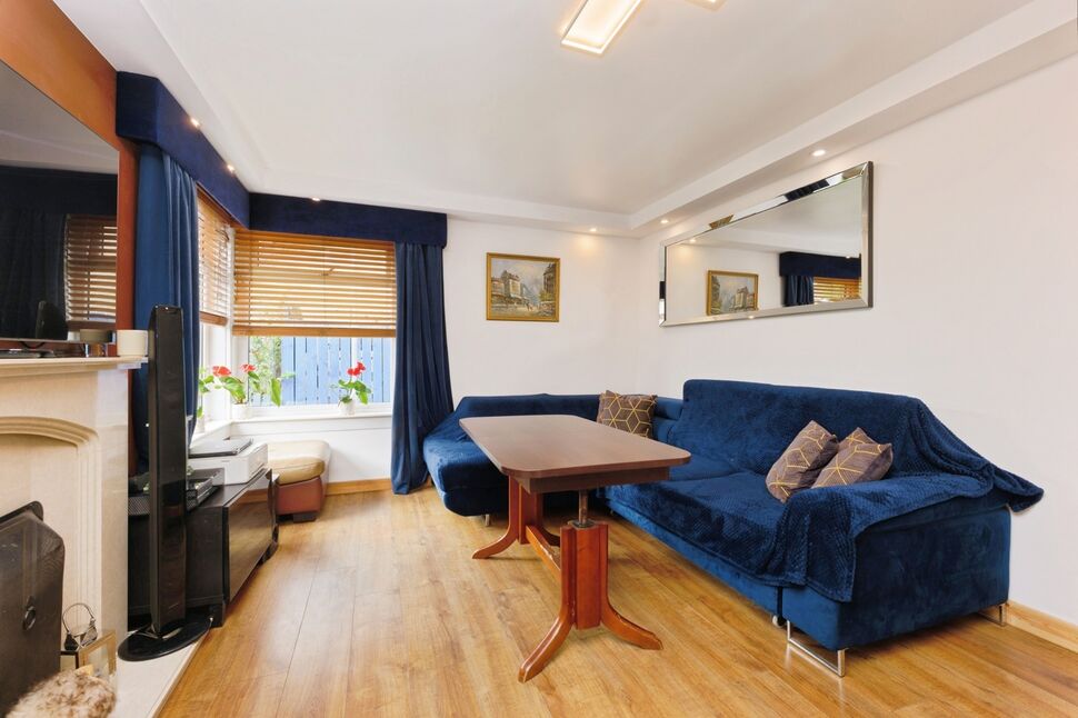 Living Room / Kitchen