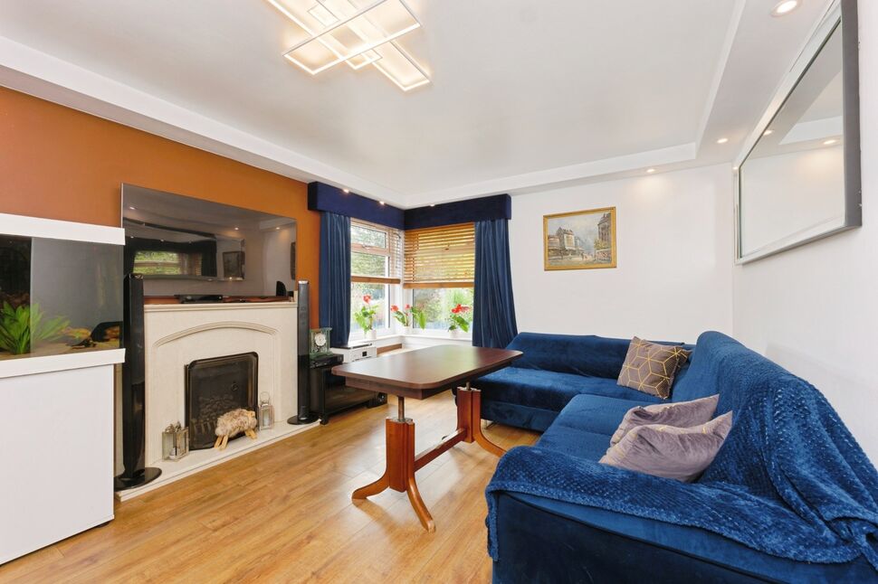 Living Room / Kitchen